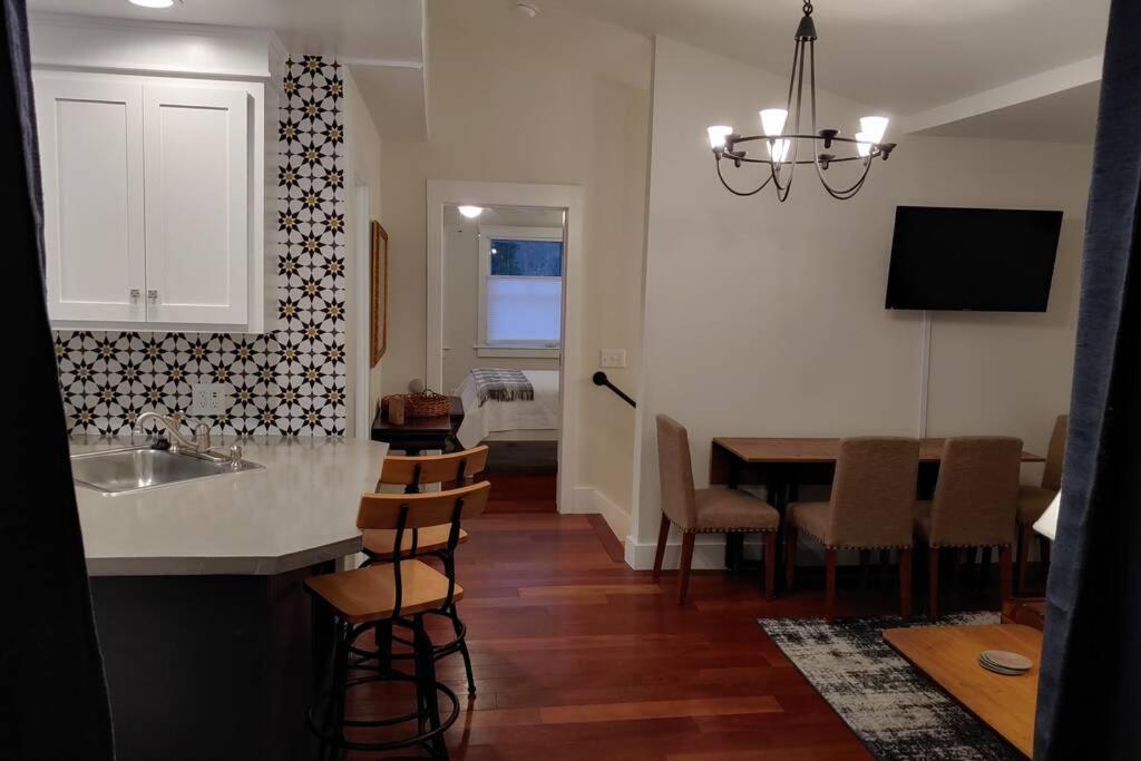 Carriage House 2 Bdrm At Camellia Cottages In Historic Summerville, Sc Exterior photo